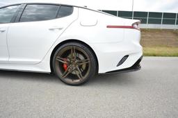 Blanksvart bakre sidosplitters Fram Kia Stinger GT