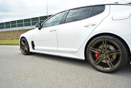 Blanksvart Sidokjolar Kia Stinger GT