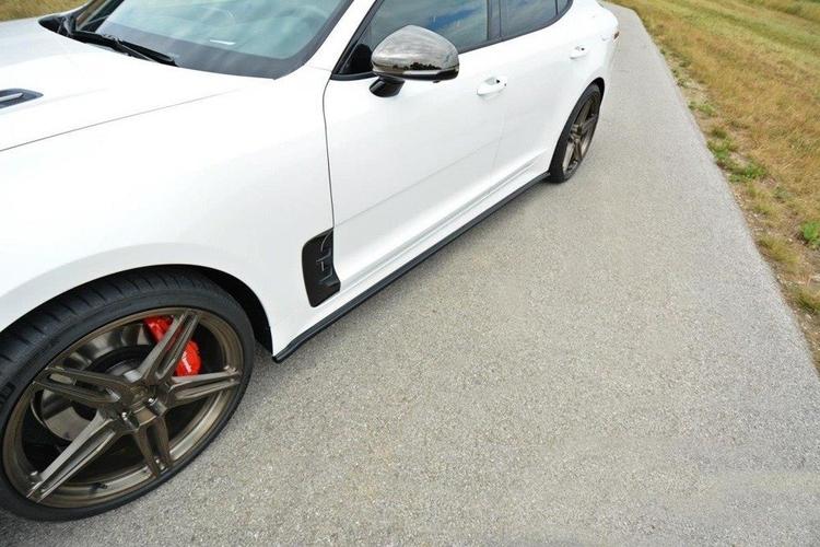 Blanksvart Sidokjolar Kia Stinger GT