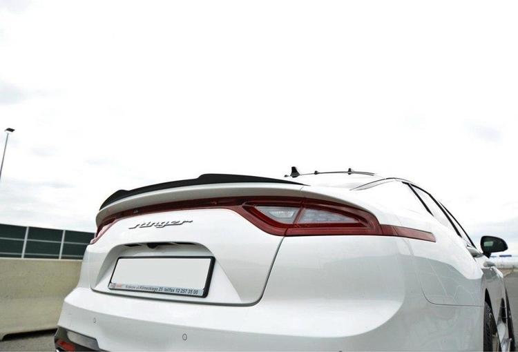 Blanksvart vinge Kia Stinger GT