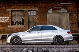 Sidesplitters Mercedes W212 AMG Sedan