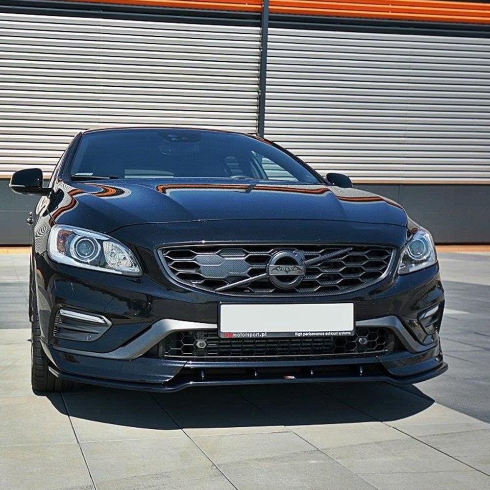 Skinnende sort cupspoiler foran Volvo V60