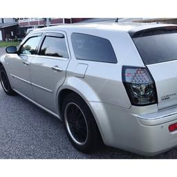 300C Kombi & Dodge Magnum 05-Mustat Led TAKALAMPUT