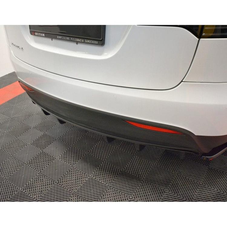 Diffusor (insats för bakstötfångare) Tesla Model X