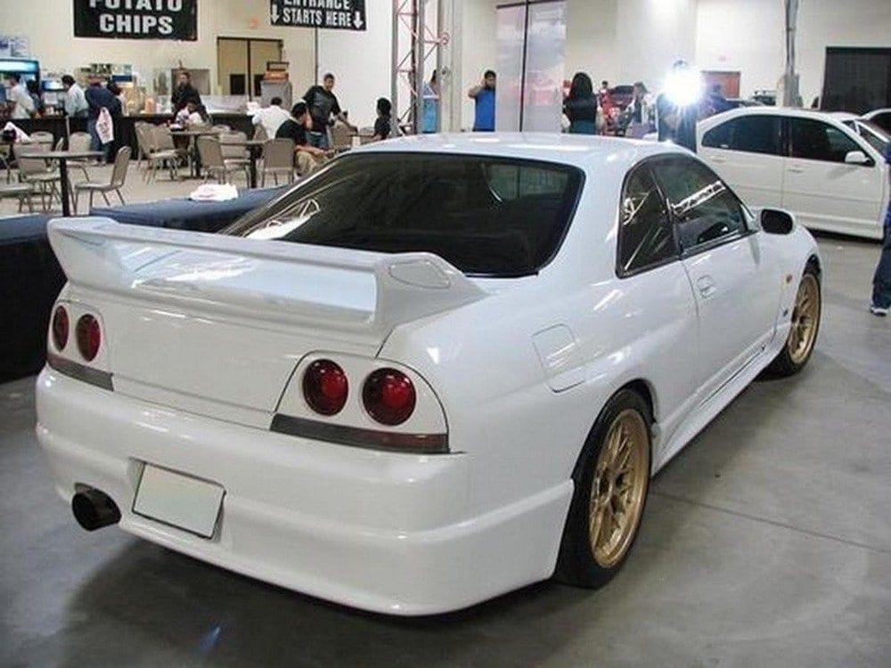 Siipi  Nissan Skyline R33