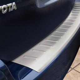 Takapuskurin suojapelti harjattu teräs Toyota Avensis Kombi