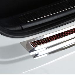 Lastskydd krom och kolfiber med röda detaljer till Porsche Macan