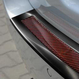 Læssekantbeskytter sort, børstet stål og kulfiber med røde detaljer til BMW F11 Touring