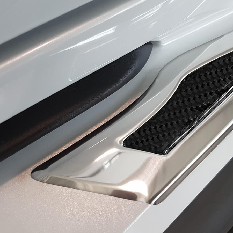Takapuskurin suojapelti kromattu ja hiiilikuitu till Toyota C-HR