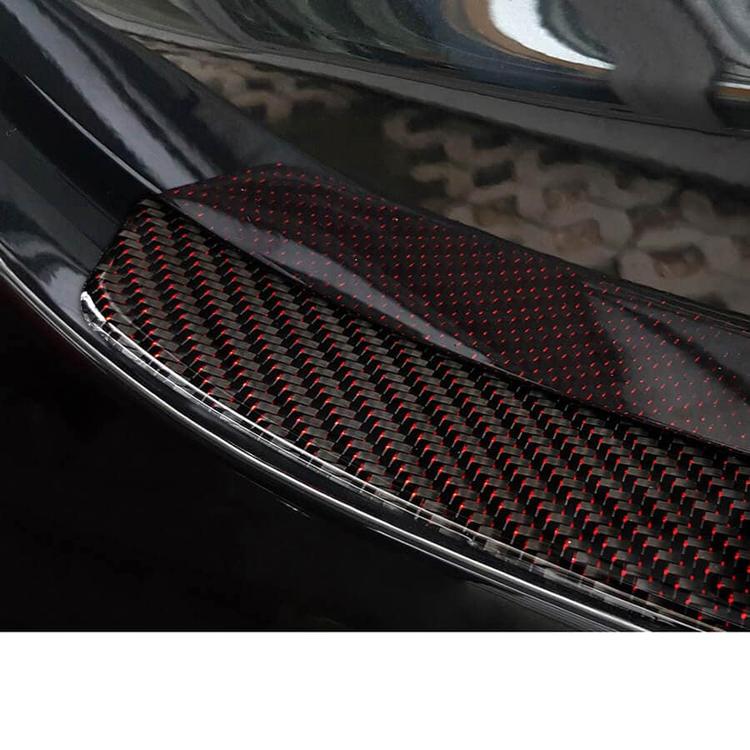 Taka Takapuskurin suojapelti kromattu  ja hiilikuitu jossa punaisia osia Mercedes W213 sedan