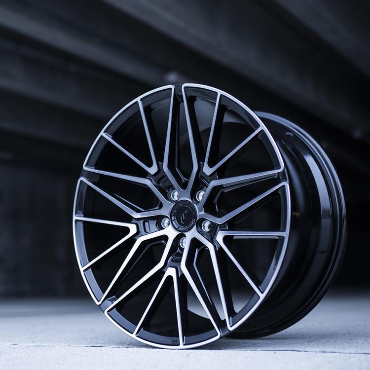 JR38 Musta Brushed Tinted Vannepaketti