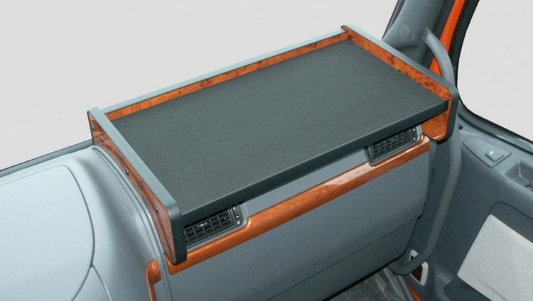 Eksklusivt Passagerbord Med Imiteret Træ der passer til Volvo FH/Fm