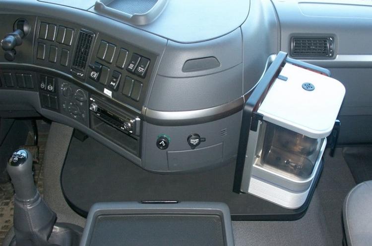 Keskipöytä joka sopii Volvo FM02 trä