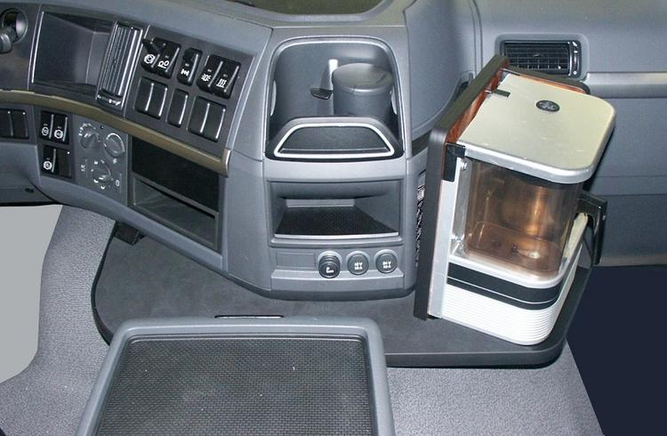 Keskipöytä joka sopii Volvo FM08 Trä