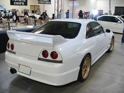 Maxton Design Siipi Nissan Skyline R33