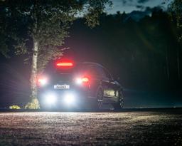 Ledson Nano Backljus 30W monterade på bil och påslagna