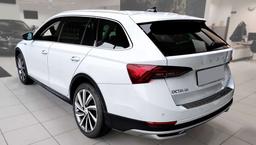 Lastskydd på Skoda Octavia 4 Scout 2020- hela bilen bakifrån