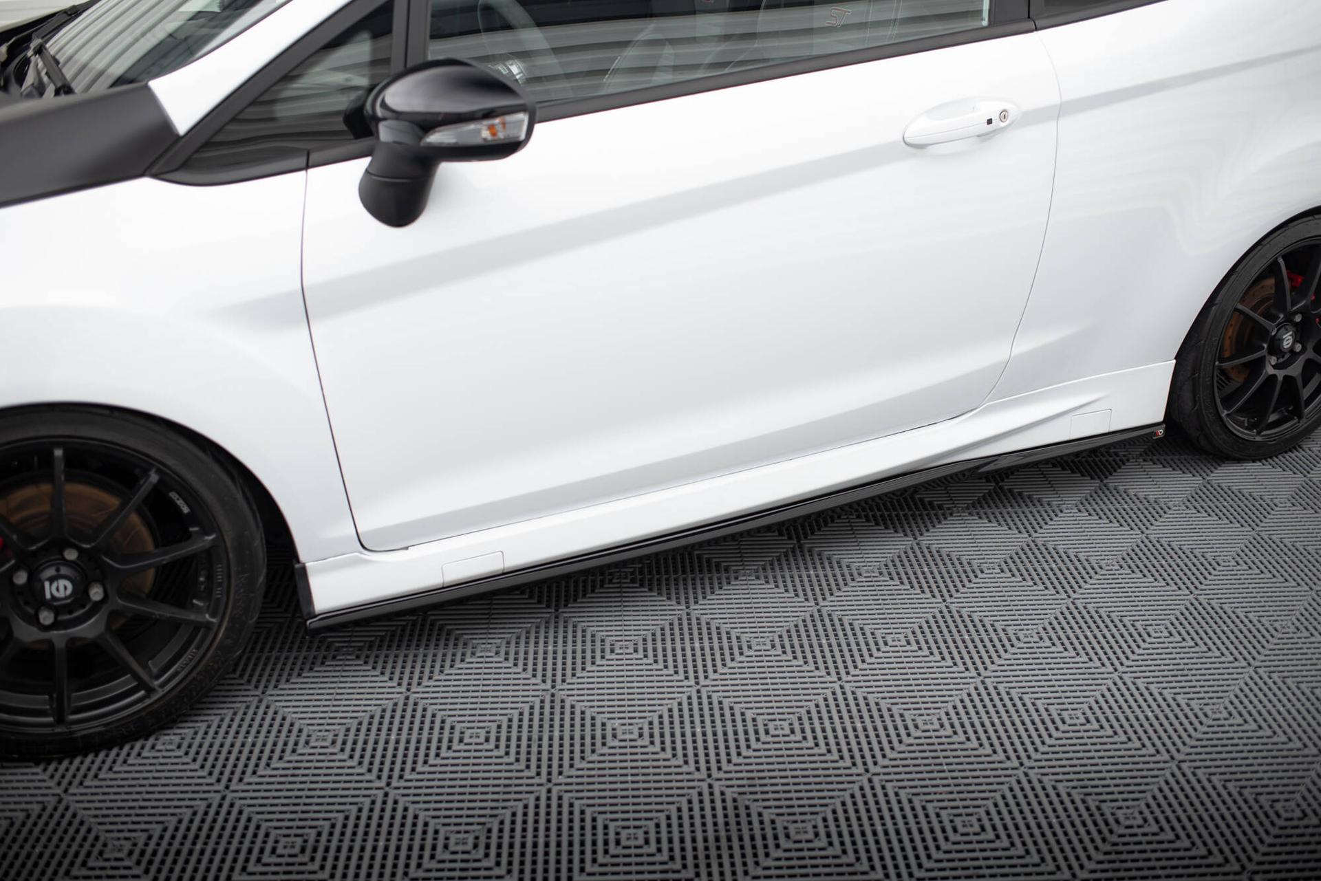 Maxton Design Sivuhelmat V.4 Ford Fiesta ST / St-line MK7