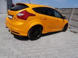 Maxton Design Lokasuojan levikkeet Ford Focus ST MK3 