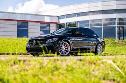 JR Wheels JR49 Hopea alumiinivanteet asennettuna autoon tunnelmallisessa ympäristössä