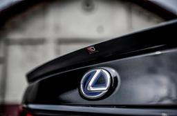 Maxton Design Siipi Lexus LS MK4 Facelift