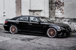 Maxton Design Sivuhelmat Lexus LS Long Wheelbase MK4 Facelift
