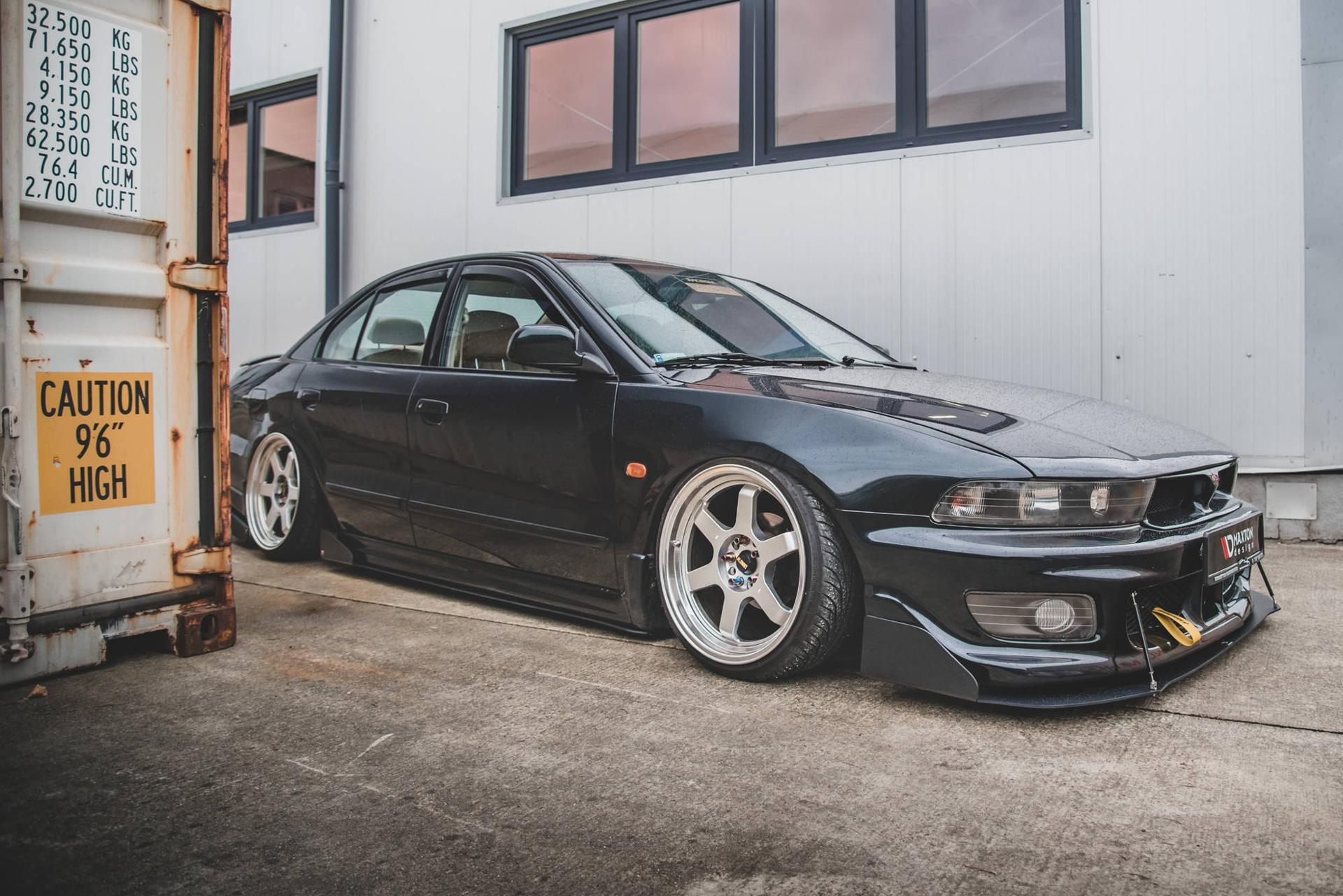 Maxton Design Sideskjørt Racing Mitsubishi Galant Avance MK8