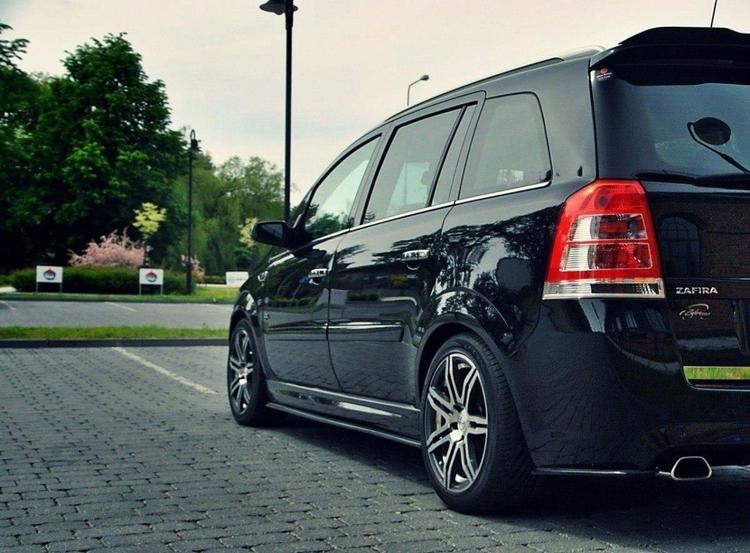Maxton Design Sivuhelmat Opel Zafira B OPC