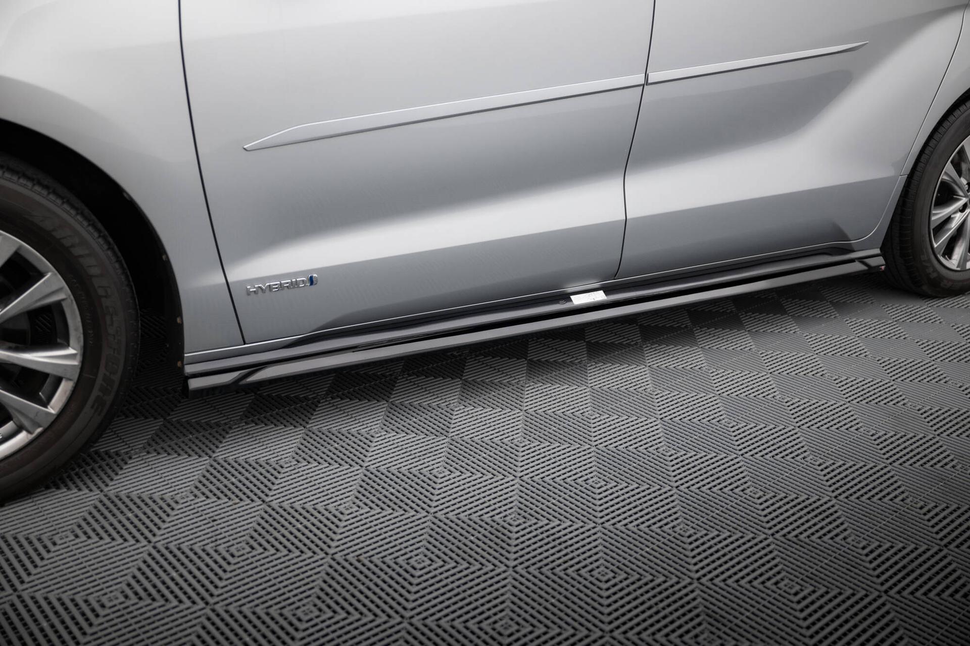 Maxton Design Sivuhelmat Toyota Sienna MK4