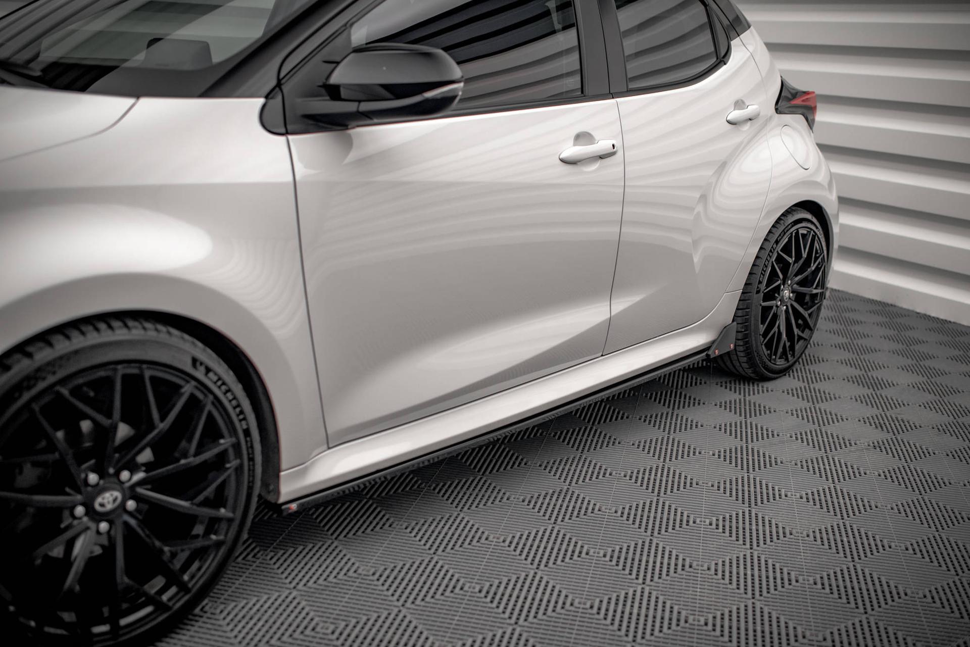 Maxton Design Sivuhelmat V.1  Toyota Yaris MK4