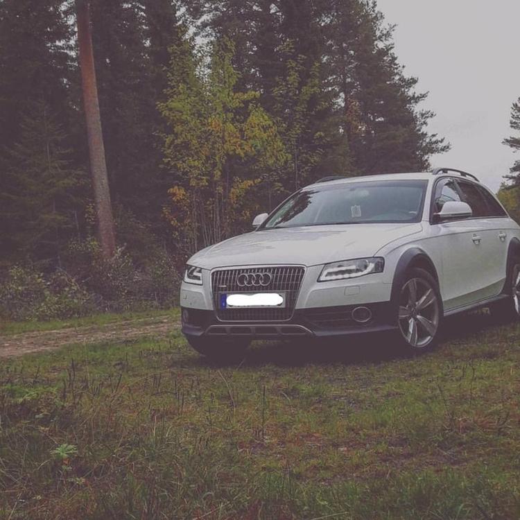 Lyskaster med LED DRL Audi A4