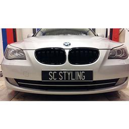 Kiiltävän mustat munuaiset BMW E60