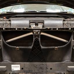 Färgade dekorkylarstag v-brace BMW 1-serie 2003-2013