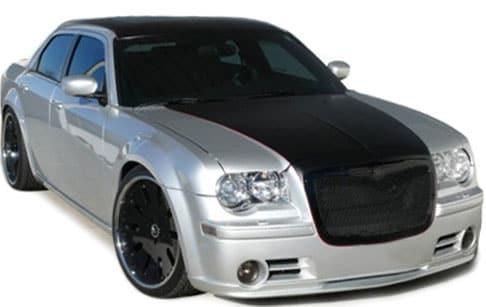 Musta hunajakenno etumaski Chrysler 300C