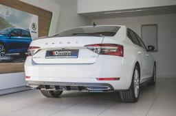 Blanksvart bakre diffusor Skoda Superb Mk3 FL