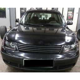 Musta Passat etumaski ilman merkkiä.