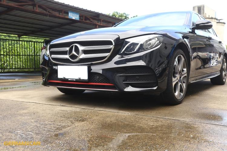 Röd Stylingslist till nedre grill fram MB W213