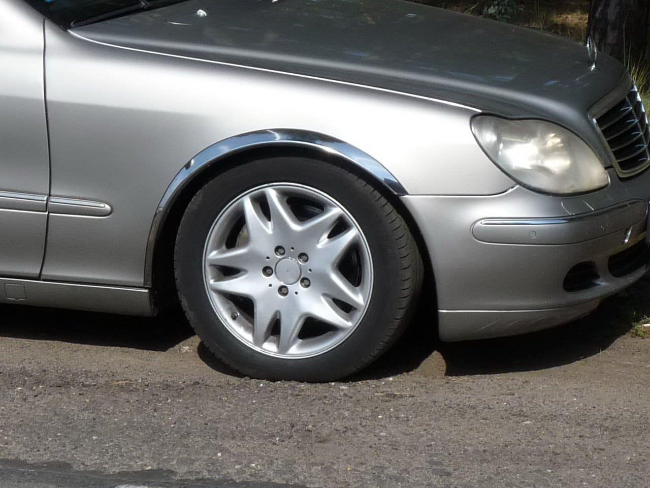 Fender chrome lists Mercedes S-Class W220