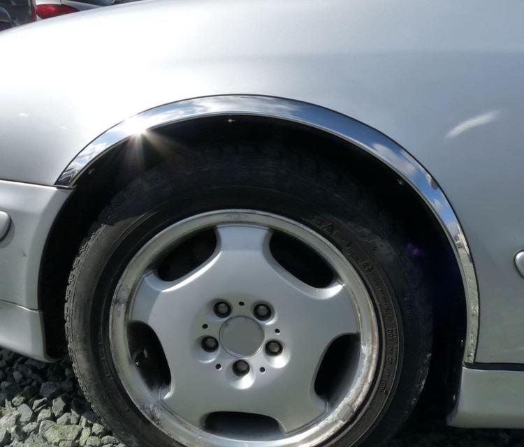 Lokasuojareuna listat kromattu Mercedes B vito W638