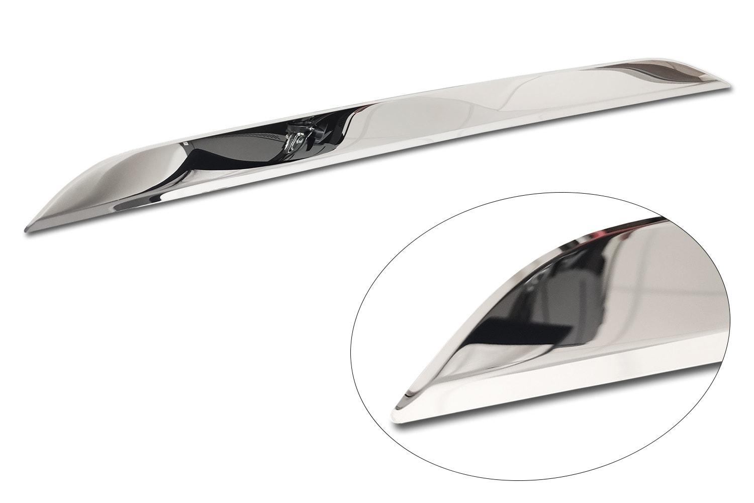 Kromdetaljer til bakluken på Toyota Corolla Cross XG1TJ