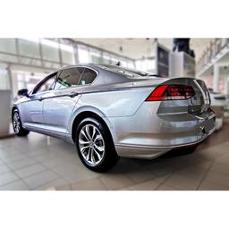 Svart Lastskydd Borstat Stål VW Passat B8 Sedan