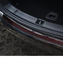 Taka Takapuskurin suojapelti kromattu ja hiilikuitu jossa punaisia osia Mercedes W213 sedan