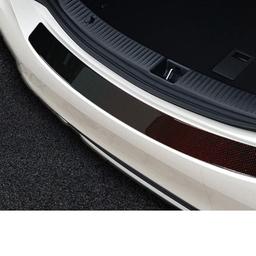 Taka Takapuskurin suojapelti kromattu ja hiilikuitu jossa punaisia osia Mercedes CLS (C218)