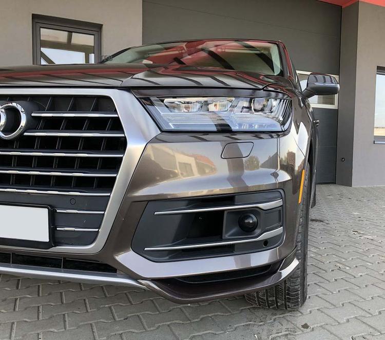 Side front splitter Audi Q7