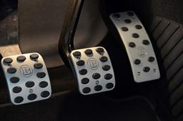 Brabus Alumiinipolkimet  manuaalilaatikolle