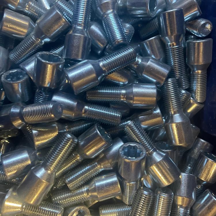 M12 1,5 bult 21mm