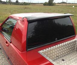 Kolfibervinge med bromsljus som passar Volvo 745 / 945 / V90