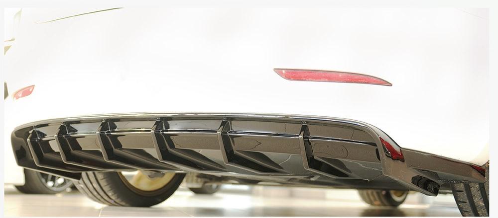 Kiiltävänmusta diffusori Tesla Model 3