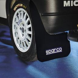 Mustat roiskeläpät Sparco