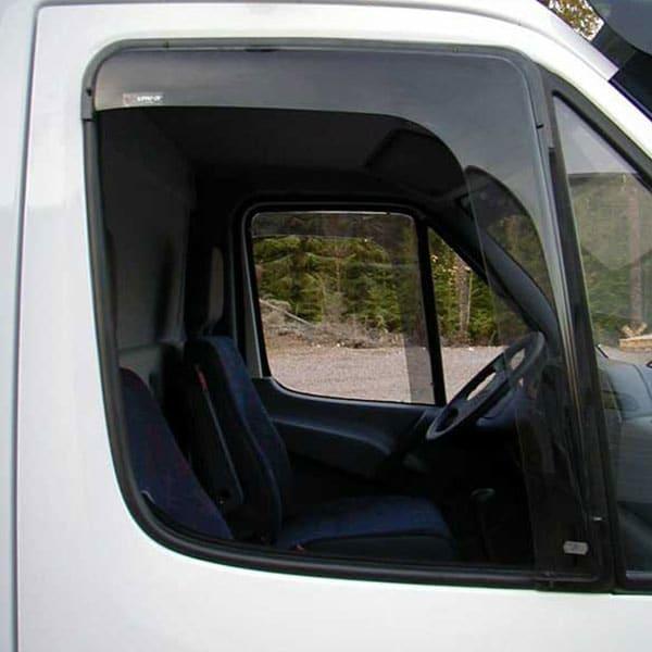 Tuulenohjain/vetosuojat joka sopii Mercedes Sprinter